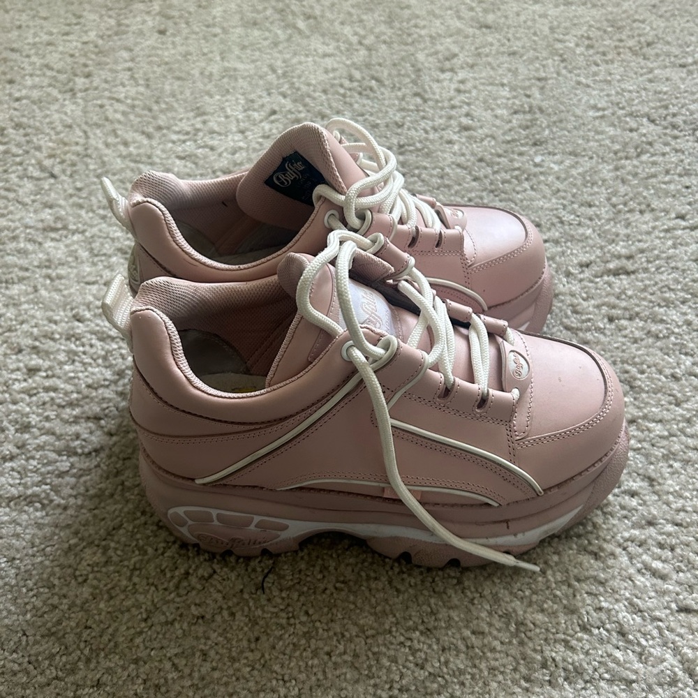 BUFFALO CLASSIC BABY PINK LOW-TOP PLATFORM SNEAKERS